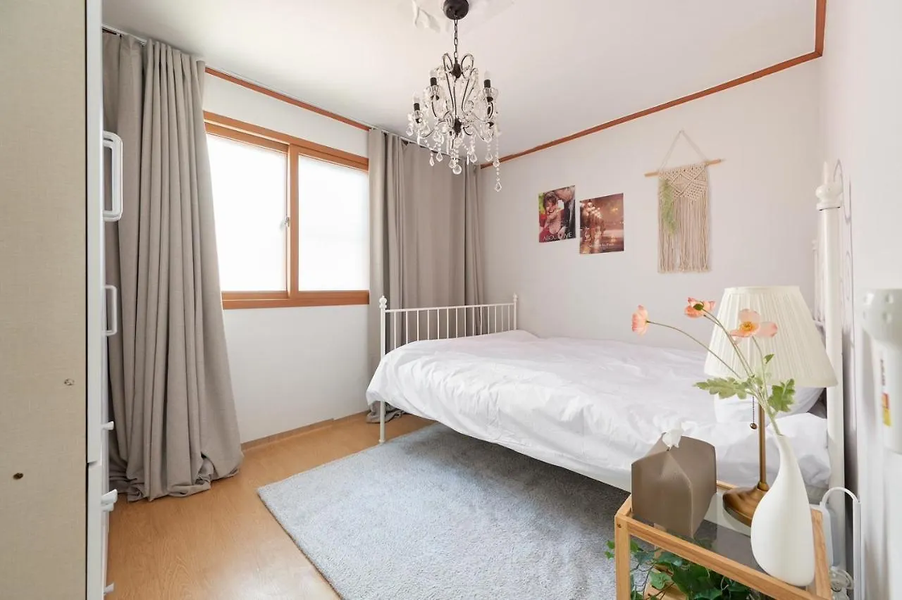 Hapjeong Station Exit7 Each Room, Living Room, Air Conditioning Modern House Seoul