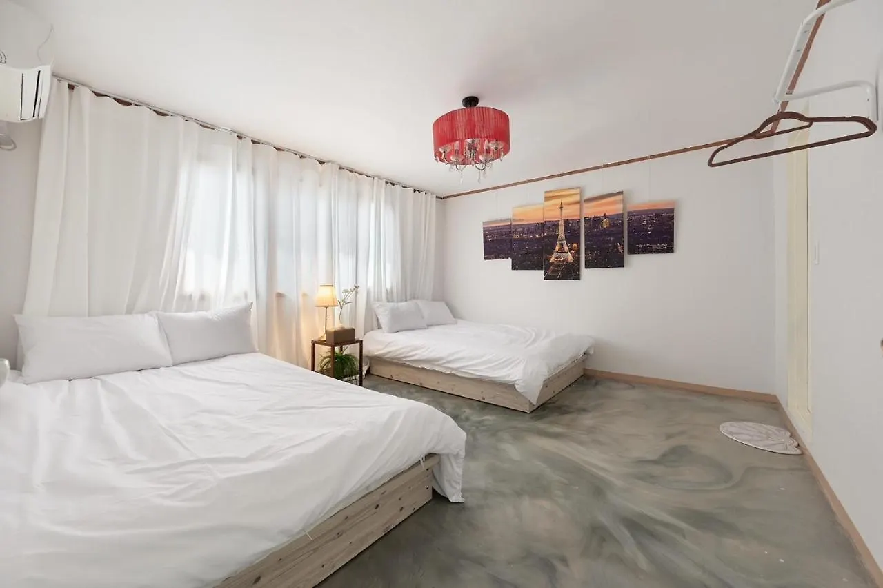 Hapjeong Station Exit7 Each Room, Living Room, Air Conditioning Modern House Seoul Villa