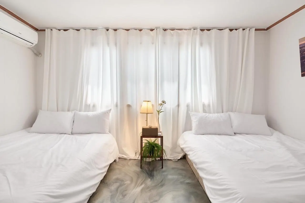 Hapjeong Station Exit7 Each Room, Living Room, Air Conditioning Modern House Seoul Villa