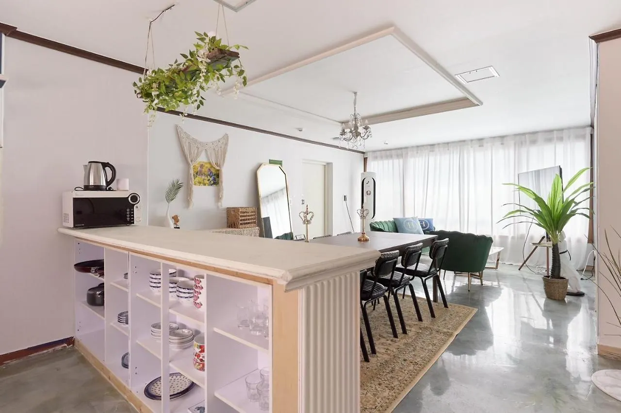 Hapjeong Station Exit7 Each Room, Living Room, Air Conditioning Modern House Seoul 0*,