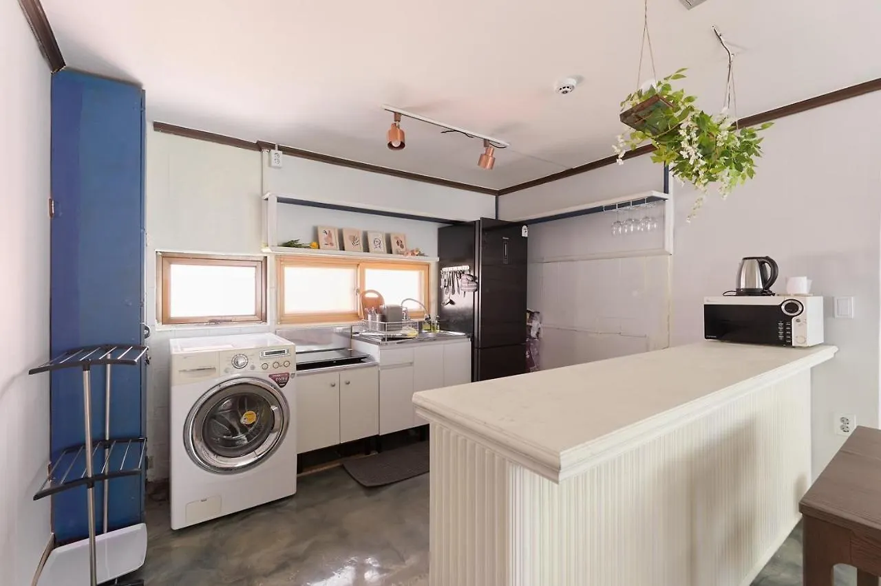 Hapjeong Station Exit7 Each Room, Living Room, Air Conditioning Modern House Seoul South Korea