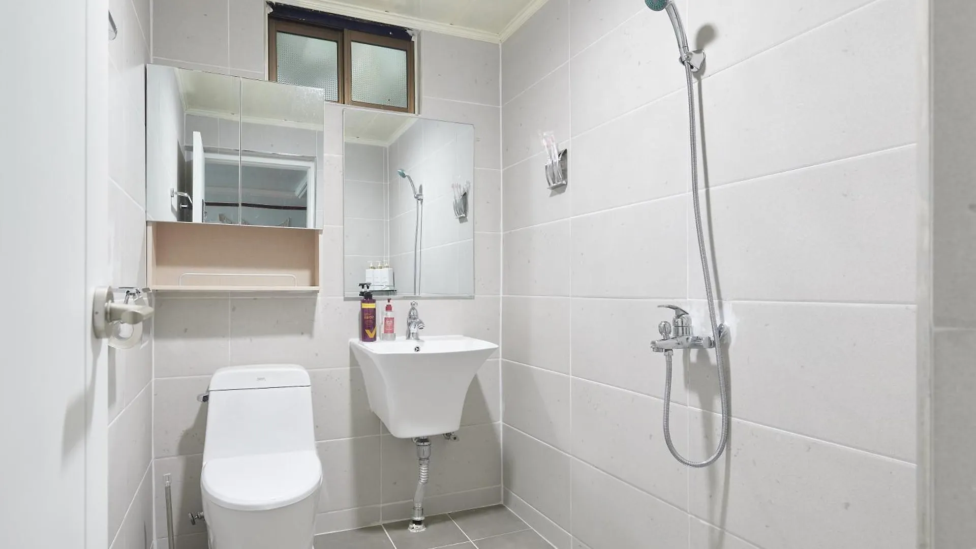 Villa Hapjeong Station Exit7 Each Room, Living Room, Air Conditioning Modern House Seoul South Korea