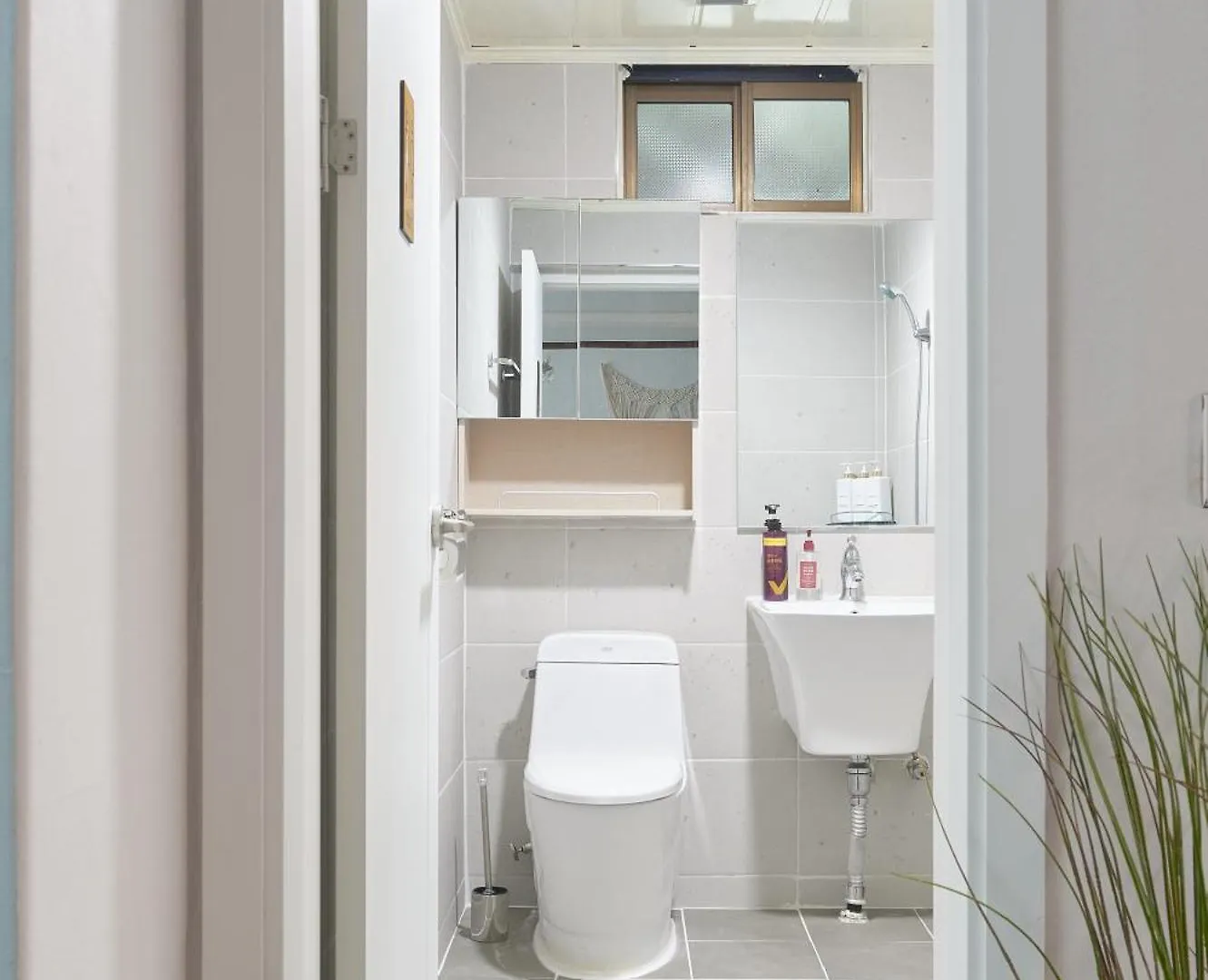 Hapjeong Station Exit7 Each Room, Living Room, Air Conditioning Modern House Seoul 0*,  South Korea