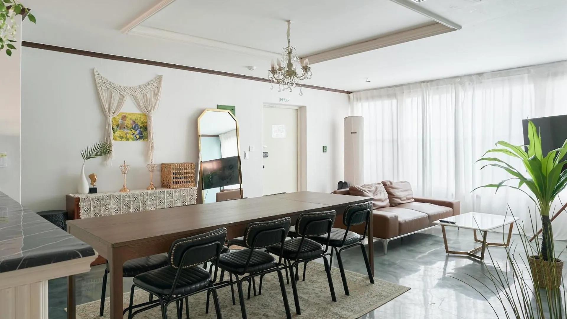Hapjeong Station Exit7 Each Room, Living Room, Air Conditioning Modern House Seoul 0*,  South Korea
